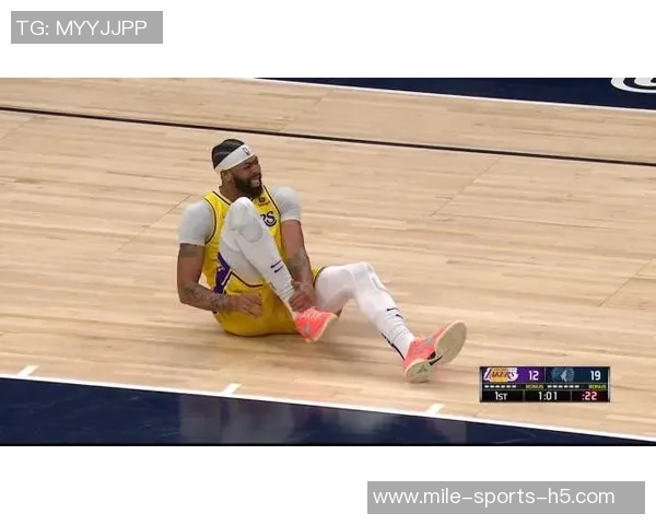 浓眉首节疑似崴脚退场4分4篮板1抢断望无大碍